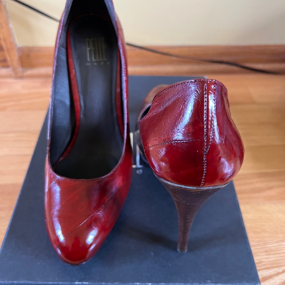 PELLE Moda KAZOO Red Eelskin Pump